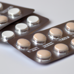 Jak złagodzić objawy PMS za pomocą tabletkowych suplementów?